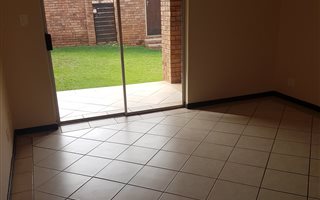 2 Bedroom Apartment in Mooikloof Ridge