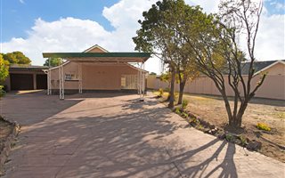 4 Bedroom House in Elspark
