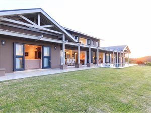 4 Bed House in Pezula Private Estate