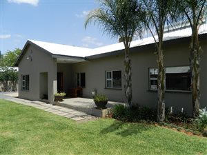 4 Bed House in Middelpos