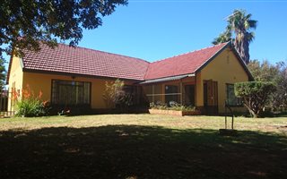 3 Bedroom House in Meiringspark