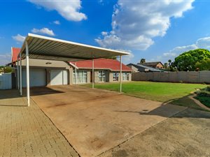4 Bed House in Brackendowns