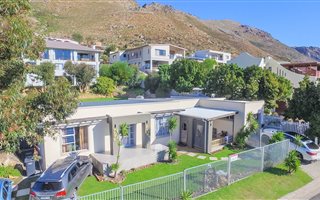 3 Bedroom House in Mountainside