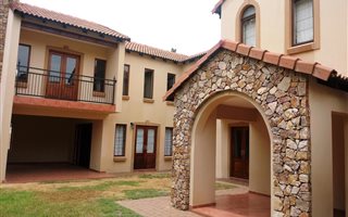 3 Bedroom House in Die Hoewes