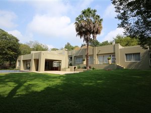 5 Bed House in Bryanston