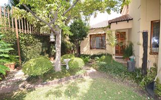 3 Bedroom Townhouse in Bryanston West