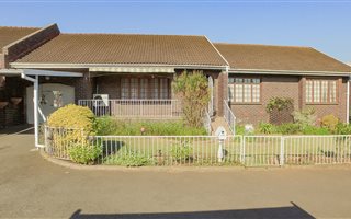 3 Bedroom Townhouse in Hayfields