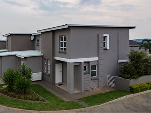 3 Bed Townhouse in Eagle Canyon Golf Estate