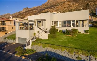 3 Bedroom House in Mountainside