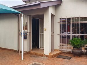 16 m² Commercial space in Sinoville