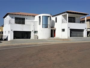 4 Bed Apartment in Crescent Wood Country Estate