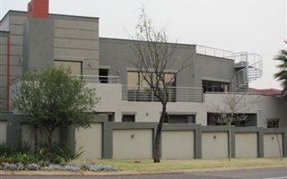 6 Bedroom House in Centurion Golf Estate