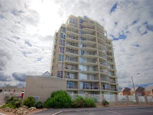 2 Bedroom Apartment in Bloubergrant