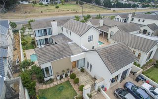 5 Bedroom House in Schonenberg Estate