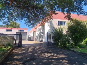 800 m² Industrial space in Strydompark
