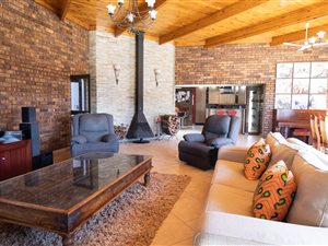9 Bed House in Farmall