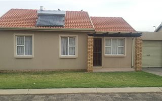 3 Bedroom House in Helderwyk
