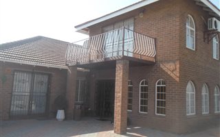 4 Bedroom House in Dagbreek
