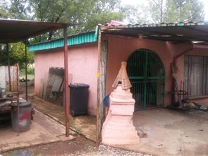 5 Bed House in Stefanopark