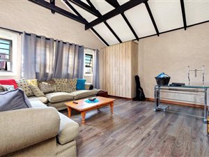 8 Bed House in Modderfontein