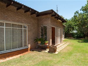 2.9 ha Farm with House in Boltonwold