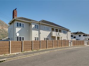 2 Bed Apartment in Muizenberg