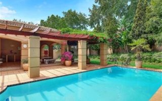 2 Bedroom Apartment in Melrose Estate