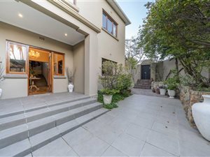 5 Bed House in Claremont Upper