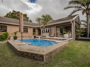 3 Bed House in Lorraine Manor