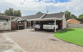 3 Bedroom House in Brackendowns