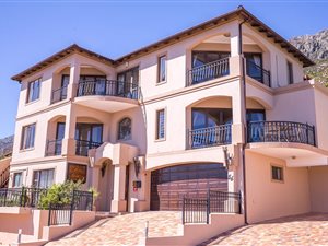Commercial space in Gordons Bay Central