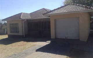 3 Bedroom House in Geelhoutpark