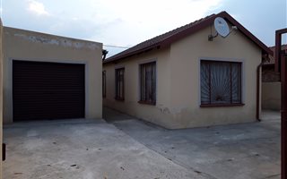 3 Bedroom House in Roodekop