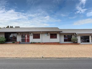 6 Bed House in Arauna