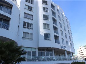 1 Bed Apartment in Strand Central