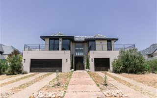 4 Bedroom House in Pearl Valley
