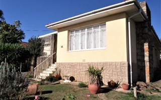 3 Bedroom House in Van Riebeeck Heights