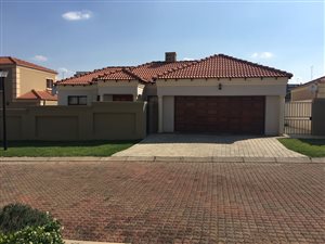 3 Bed Apartment in Blue Hills