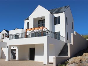 3 Bed House in La Roche