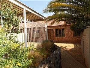 2 Bed Townhouse in Langenhoven Park