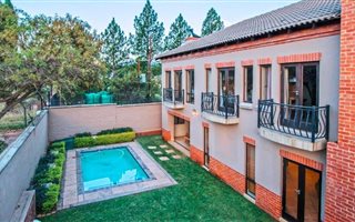 4 Bedroom House in Olympus
