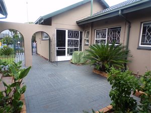4 Bed House in Verwoerdpark