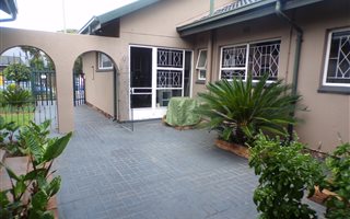 4 Bedroom House in Verwoerdpark