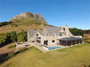 5 Bed House in Helderberg Estate