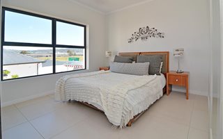 3 Bedroom Townhouse in Somerset West Central
