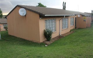3 Bedroom Cluster in Country View