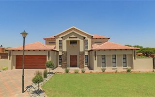 6 Bedroom House in Theresa Park
