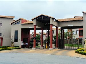 2 Bedroom Apartment in Honeydew Manor