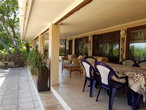 5 Bed House in Bazley Beach