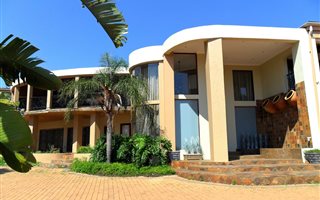 5 Bedroom House in Zwavelpoort
